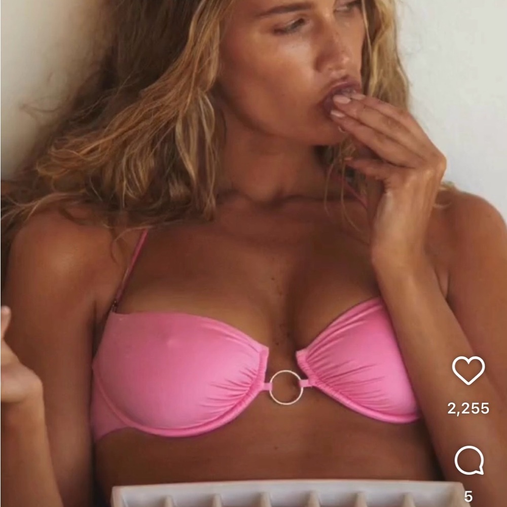 NWOT Monica Hansen Beachware Icon Girl On Fire Ring Bikini Top Pink size small.